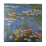 Wasserlilien von Claude Monet, Vintage Naturkunst Fliese<br><div class="desc">Wasserlilien von Claude Monet ist ein Vintages Impressionismus-Kunstmalerei mit Wasserlilie-Blume in einem Teich im Garten von Monet auf seiner Zuhause in Giverny, Frankreich. Schöne Blume schwimmen im Wasser und reflektieren die grünen Weidenbäume. Claude Monet malt gerne "en plein air" oder "im Freien". Eine Serie von über 250 Wasserlilien Blume Gemälden,...</div>