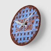 Wassermanlochabdeckung Rustikal. Kalifornien Runde Wanduhr (Winkel)