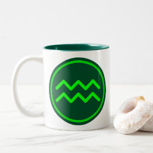 Wassermann-Sternzeichen-Symbol grüner Kontrast Zweifarbige Tasse
