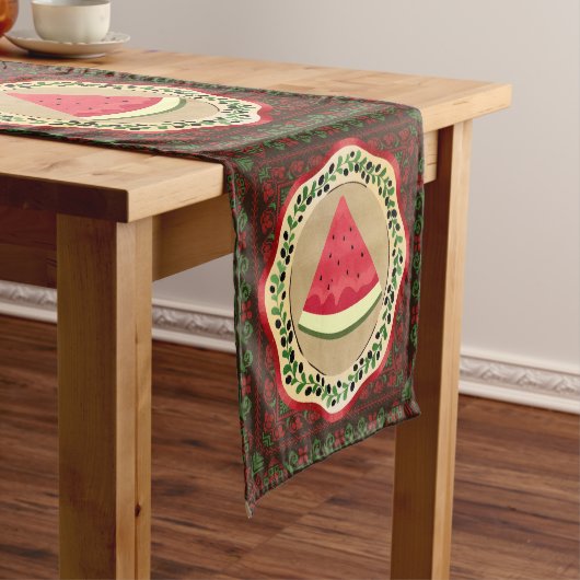 Wassermelone auf Olivenplatte mit palästinensische Kurzer Tischläufer (Beispiel)
