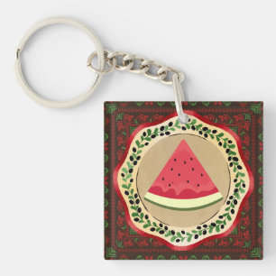 Wassermelone auf Olivenplatte mit palästinensische Schlüsselanhänger