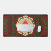 Wassermelone auf Olivenplatte mit palästinensische Schreibtischunterlage (Tastatur & Maus)