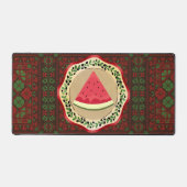 Wassermelone auf Olivenplatte mit palästinensische Schreibtischunterlage (Vorderseite)