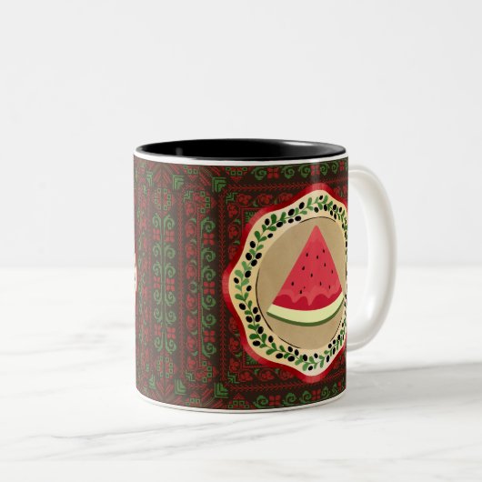 Wassermelone auf Olivenplatte mit palästinensische Zweifarbige Tasse (VorderseiteRechts)