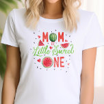 Wassermelone Sommer 1. Geburtstag, Mama T-Shirt<br><div class="desc">Feiern Sie stilvoll den ersten Geburtstag Ihres Mädchens mit PIxeliaDesigns' "Watermelon Summer 1st Birthday Mama T - Shirt". Dieser T - Shirt ist mit einem lebendigen, wasserfarbenen Melonendesign verziert und mit Kalkgrün und Kalligraphie versehen. Er ist eine ideale Wahl für Mütter, die einen Sommerspass in den besonderen Tag verwandeln möchten....</div>