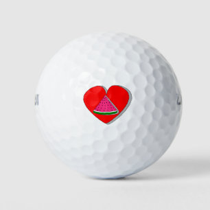 Wassermelonen-Scheibe und rote Herzzeichnung Golfball