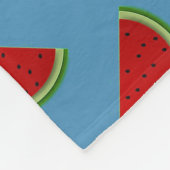 Wassermelonen-Scheiben auf einem hellen, blauen Hi Fleecedecke (Ecke)