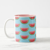 Wassermelonmuster auf blauem Hintergrund Zweifarbige Tasse (Links)