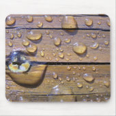 Wasserperlen auf festem Holzfoto Mousepad (Vorne)