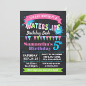 Wasserrutsche Geburtstag Sommer Party Kalkboard ro Einladung (Stehend Vorderseite)