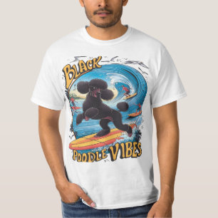 Wasserschwarzes Poodle: Surfen in der großen Welle T-Shirt