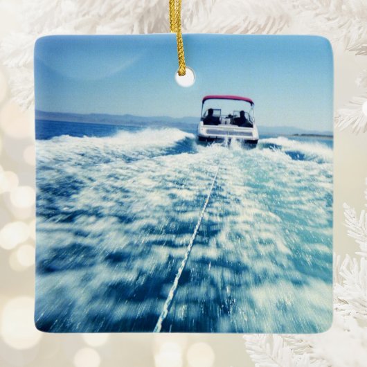 Wasserski hinter dem Speed-Boot Keramikornament