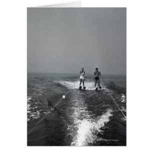 Wasserskifahren mit zwei Leuten