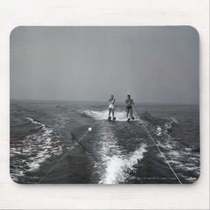 Wasserskifahren mit zwei Leuten Mousepad
