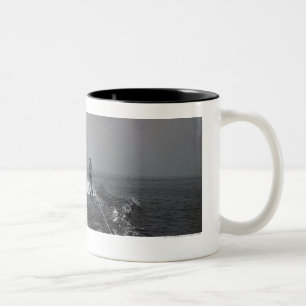 Wasserskifahren mit zwei Leuten Zweifarbige Tasse