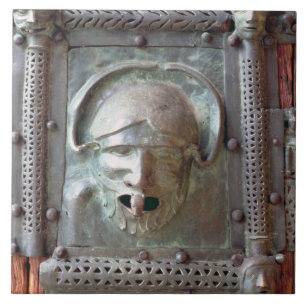 Wasserspeierplatte von der links Tür des Portals, Fliese