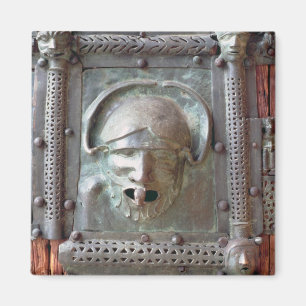 Wasserspeierplatte von der links Tür des Portals, Magnet