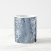 Wasserspritze auf weißem Grund Kaffeetasse (Mittel)