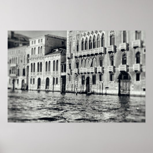 Wasserstraße Venedig Italien Schwarz-Weiß-Gebäude Poster (Vorne)