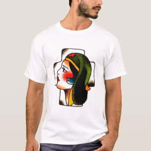 Wässert Mädchenkopf durch leichten T-Shirt