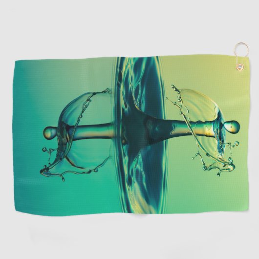 Wassertröpfchen, die in Wassertücher eintauchen Golfhandtuch (Horizontal)