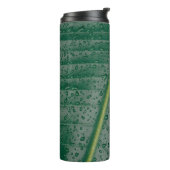 Wassertropfen auf Bananenblättern Thermosbecher (Nach links gedreht)