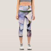 Wassertropfen auf blaue Blume Capri Leggings (Vorderseite)