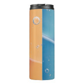 WASSERTROPFEN AUF BLAUEN KUNSTSTOFF THERMOSBECHER (Rückseite)