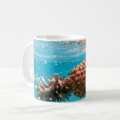 Wassertropfen auf braune Pflanze Kaffeetasse (Vorderseite Links)