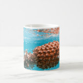 Wassertropfen auf braune Pflanze Kaffeetasse (Mittel)