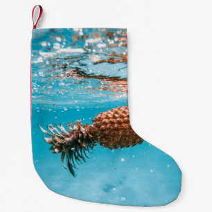Wassertropfen auf braune Pflanze Kleiner Weihnachtsstrumpf
