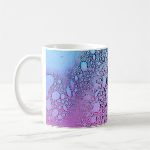 Wassertropfen auf Glasplatte Kaffeetasse