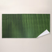 Wassertropfen auf grünem Blatt Badehandtuch (Badehandtuch)