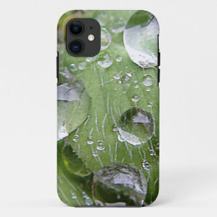 Wassertropfen auf grünem Blatt Case-Mate iPhone Hülle
