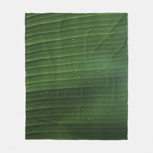 Wassertropfen auf grünem Blatt Fleecedecke (Vorderseite)