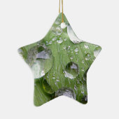 Wassertropfen auf grünem Blatt Keramikornament (Rechts)
