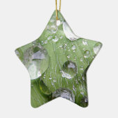 Wassertropfen auf grünem Blatt Keramikornament (Links)