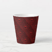 Wassertropfen auf Krimsonmetall Milchtasse (Vorderseite)