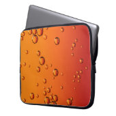 Wassertropfen auf orangefarbener Oberfläche Laptopschutzhülle (Vorderseite Links)