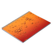 Wassertropfen auf orangefarbener Oberfläche Notizblock (Linke Seite)