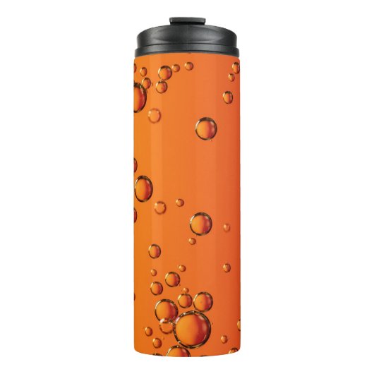 Wassertropfen auf orangefarbener Oberfläche Thermosbecher (Vorderseite)