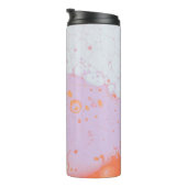 Wassertropfen auf roter Oberfläche Thermosbecher (Nach rechts gedreht)