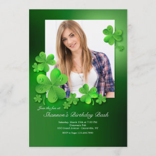 Wassertropfen auf Shamrocks Foto-Einladung Einladung