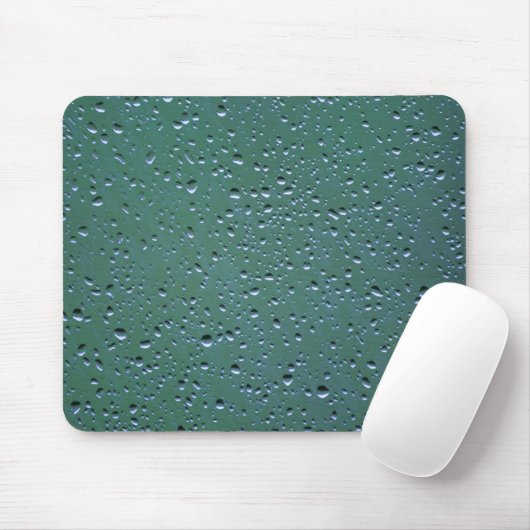 Wassertropfen im grünen Hintergrund Mousepad (Mit Mouse)