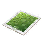 Wassertropfen im Hintergrund des grünen Platzes Fliese (Seite)