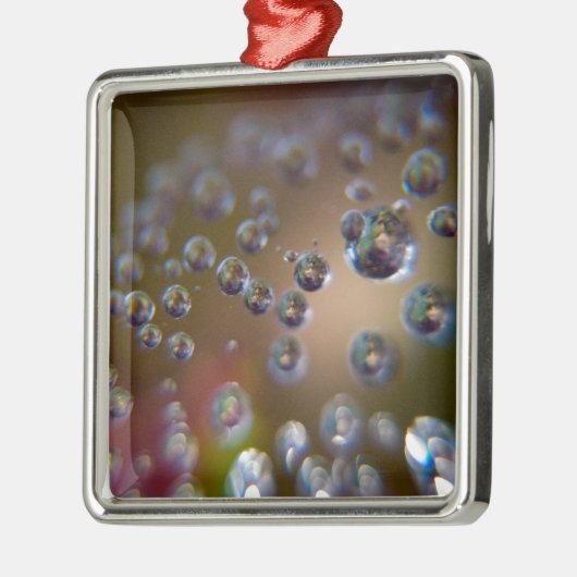 Wassertropfen in Bewegung Silbernes Ornament (Links)