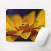 Wassertropfen mit Reflektion von Gerbera Daisy Mousepad (Mit Mouse)