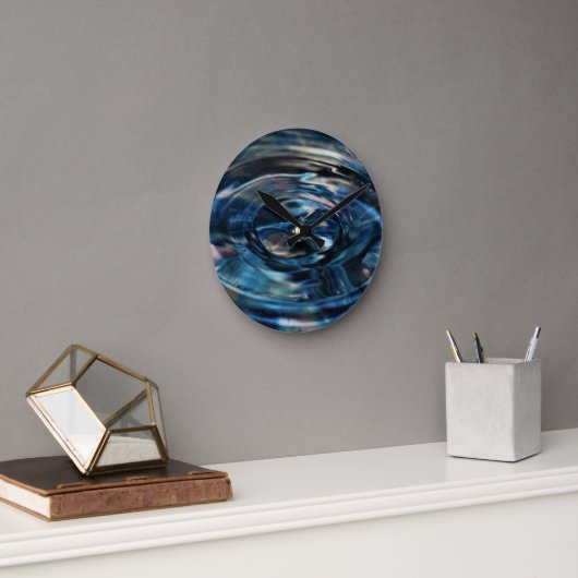 Wasseruhr durch die Dichterin Adiela Akoo Runde Wanduhr (Büro)