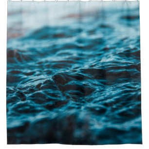 WASSERWASSER IN NAHER BILDSCHIRM DUSCHVORHANG