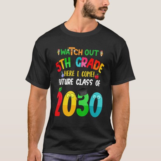 Watch Out 5th Grade Here I Come Future Class 2030 T-Shirt (Vorderseite)